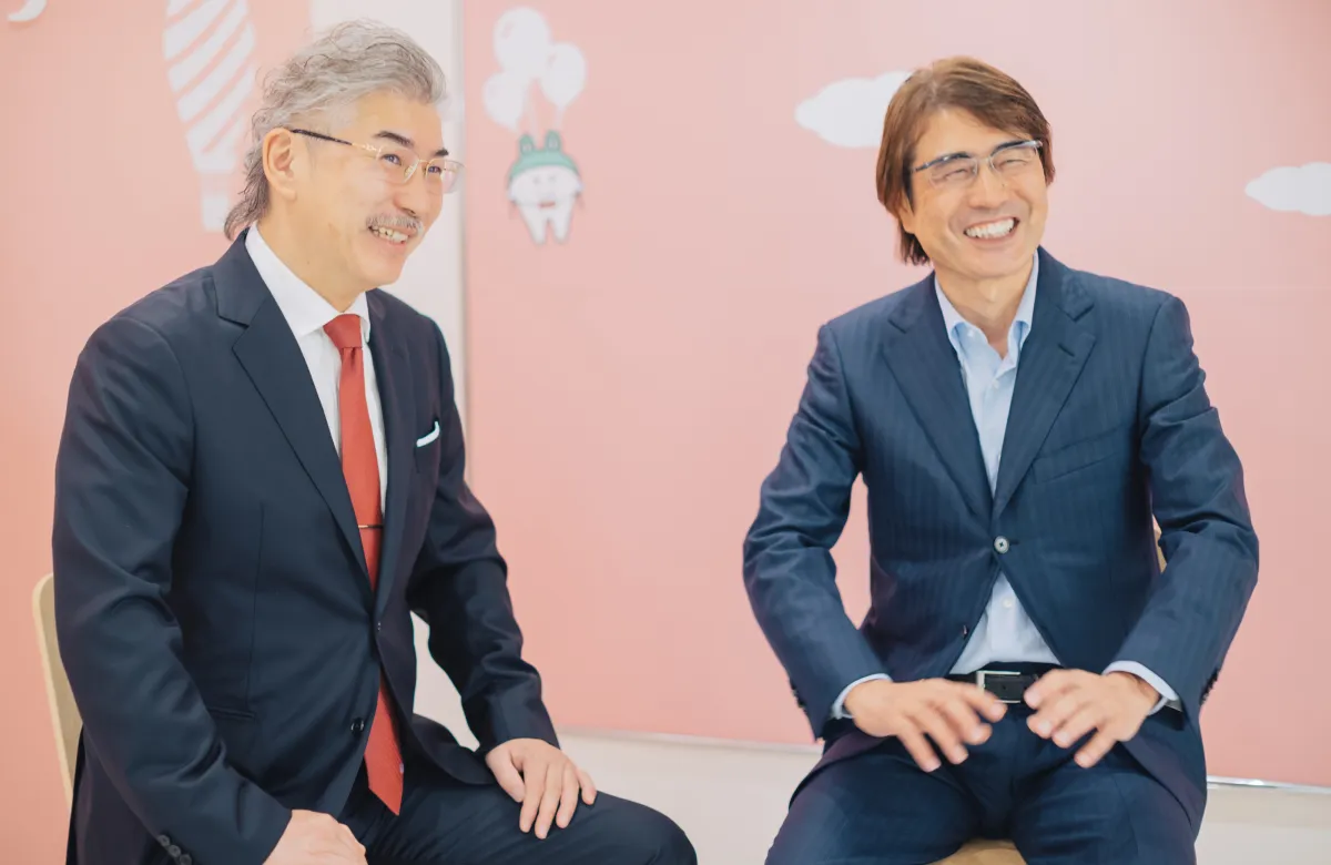 寄田先生と高木理事長の対談風景